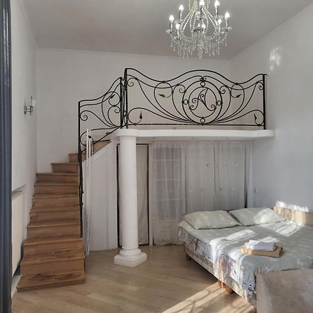 Японська 5 Lägenhet Lviv Exteriör bild